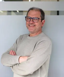 Antonio Fernández, especialista en la gestión completa de expedientes de vehículos en Zaragoza